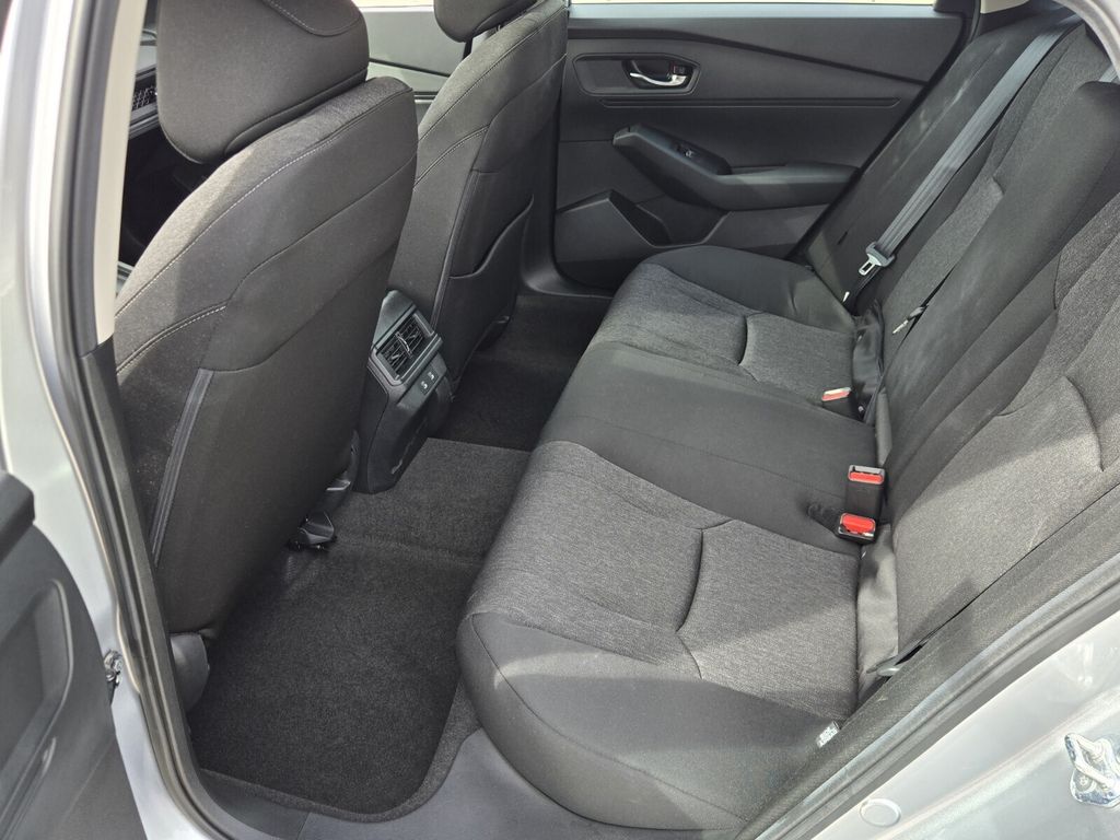 2025 Honda Accord SE - Photo 9