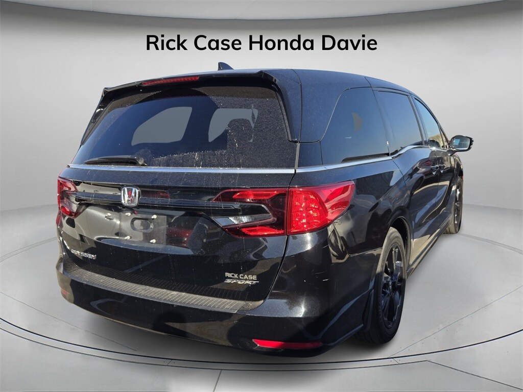 2023 Honda Odyssey Sport photo 3