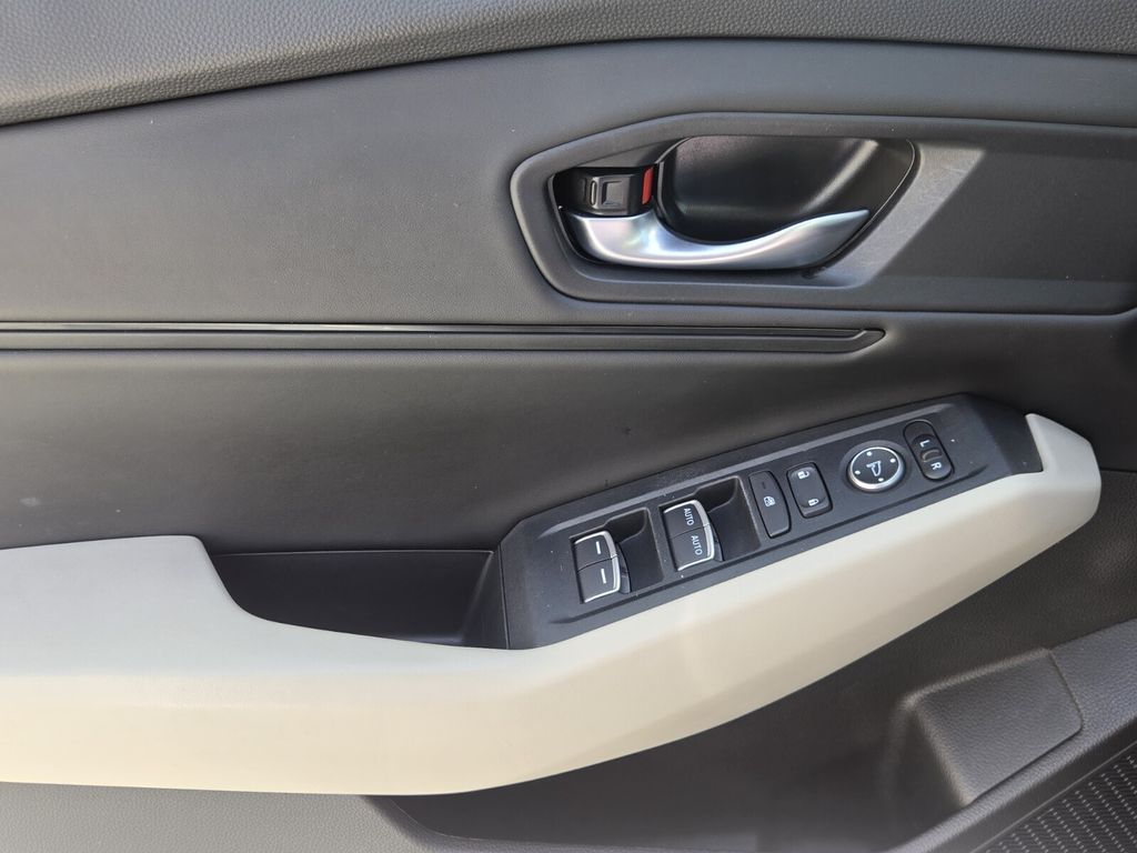 2025 Honda Accord SE - Photo 25