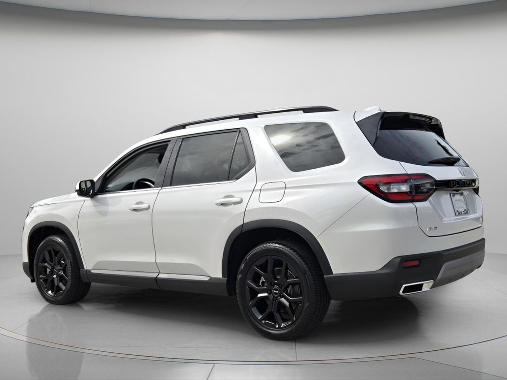 2025 Honda Pilot Touring+ - Photo 8
