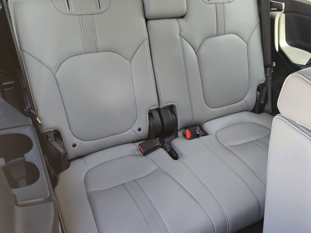 2025 Honda Pilot EX-L - Photo 16