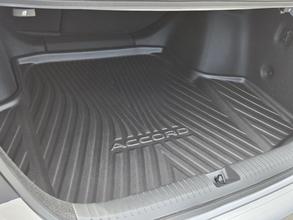 2025 Honda Accord SE - Photo 13
