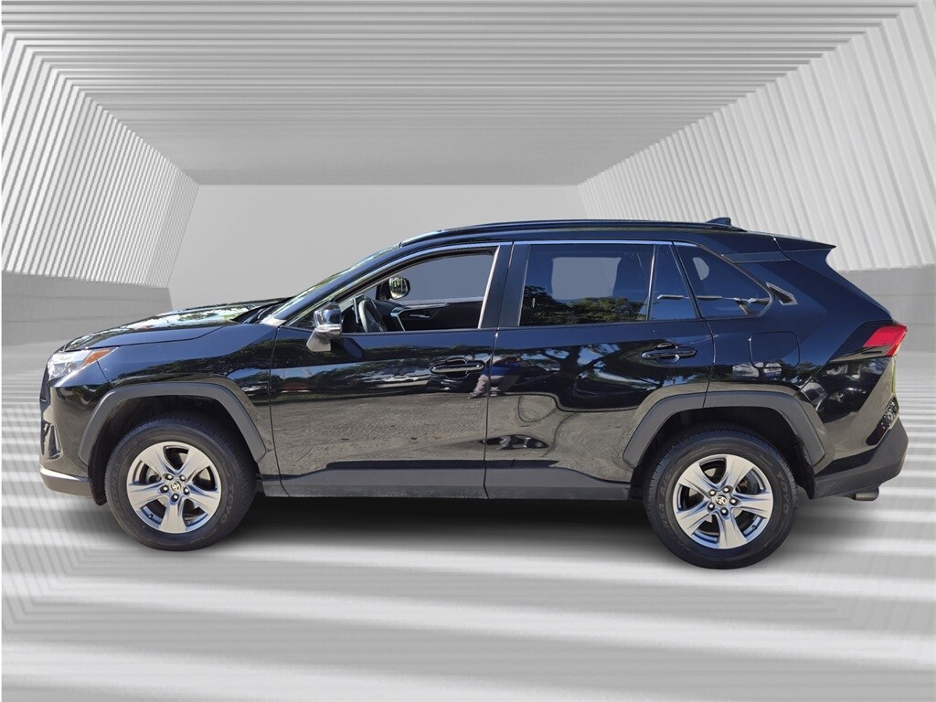 2024 Toyota RAV4 XLE photo 2
