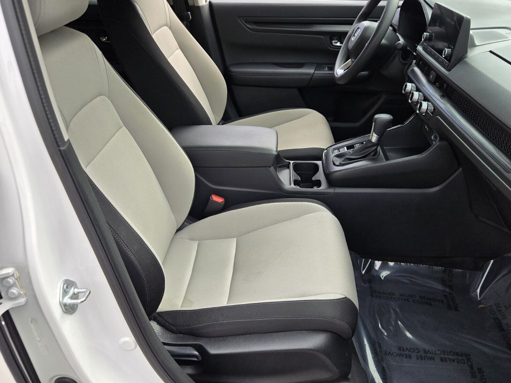 2025 Honda CR-V LX - Photo 17