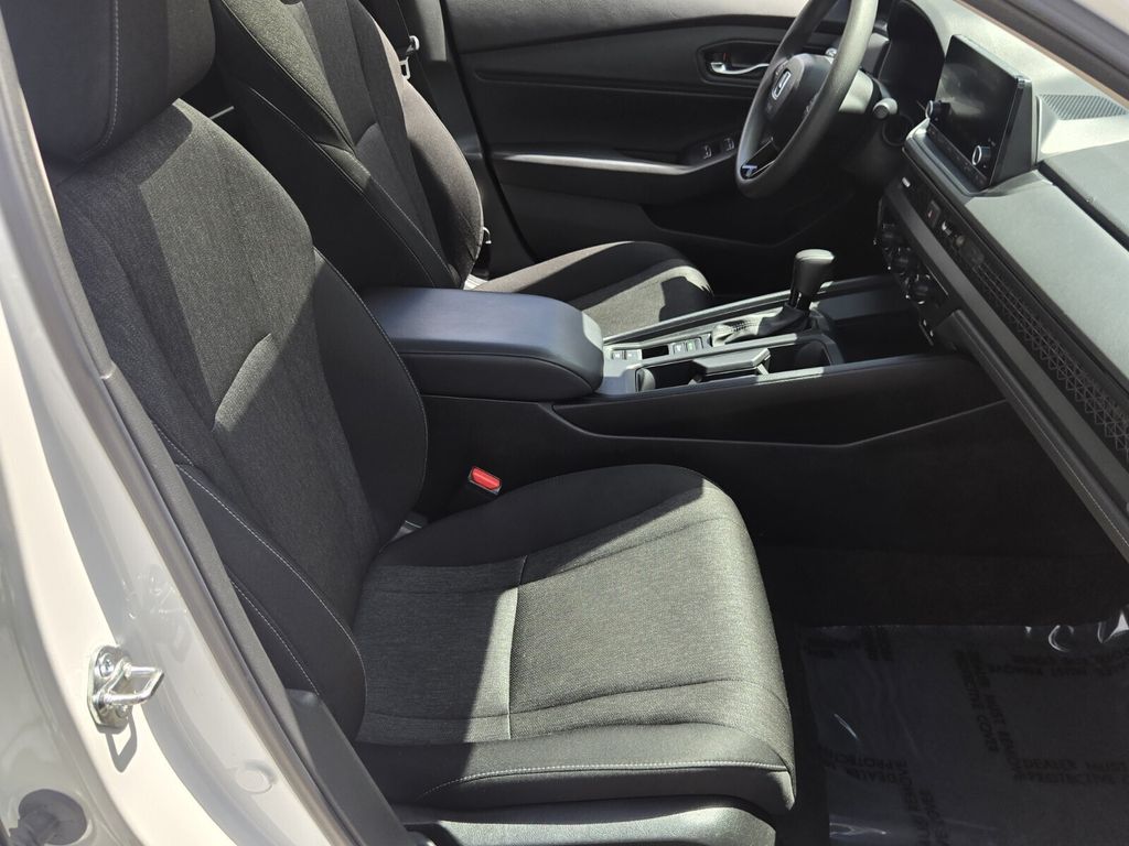2025 Honda Accord SE - Photo 15
