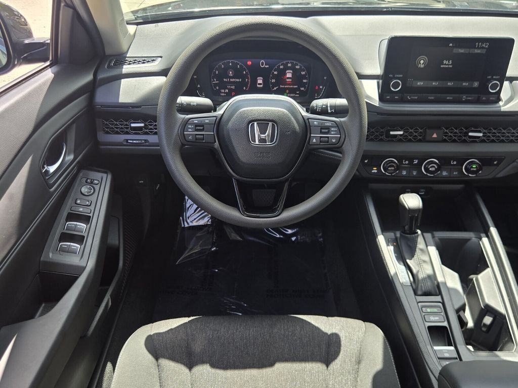 2025 Honda Accord SE - Photo 12