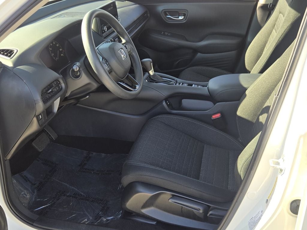 2025 Honda HR-V LX - Photo 11