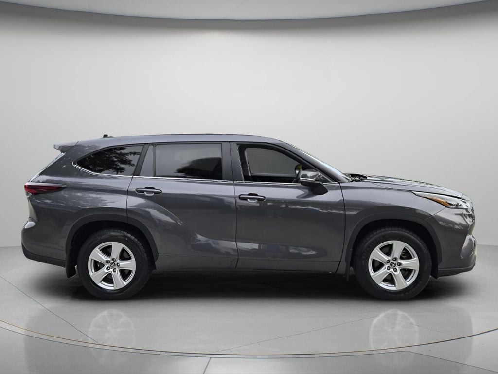 Used 2024 Toyota Highlander LE SUV