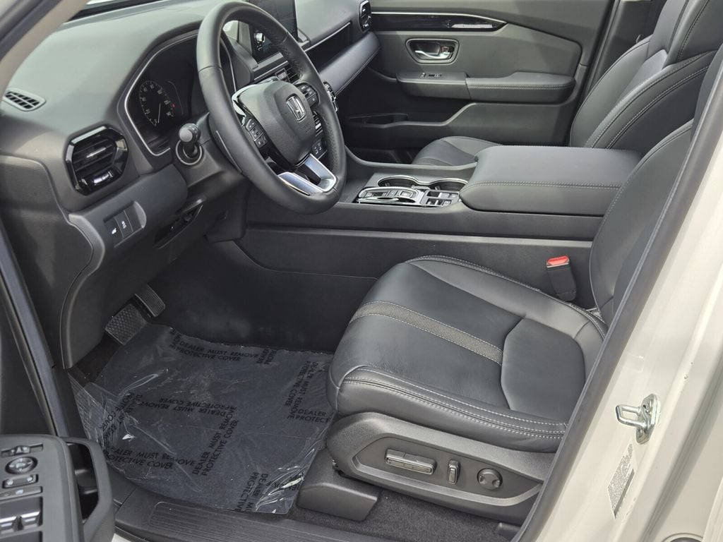 2025 Honda Pilot Touring+ - Photo 10