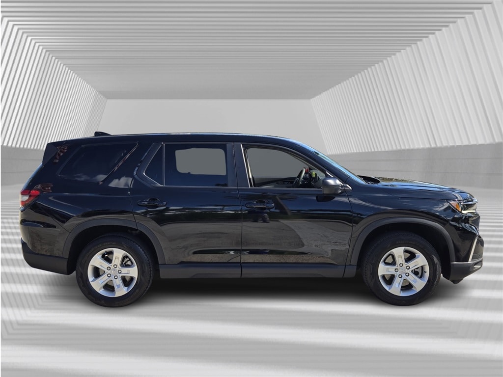 Used 2023 Honda Pilot LX SUV