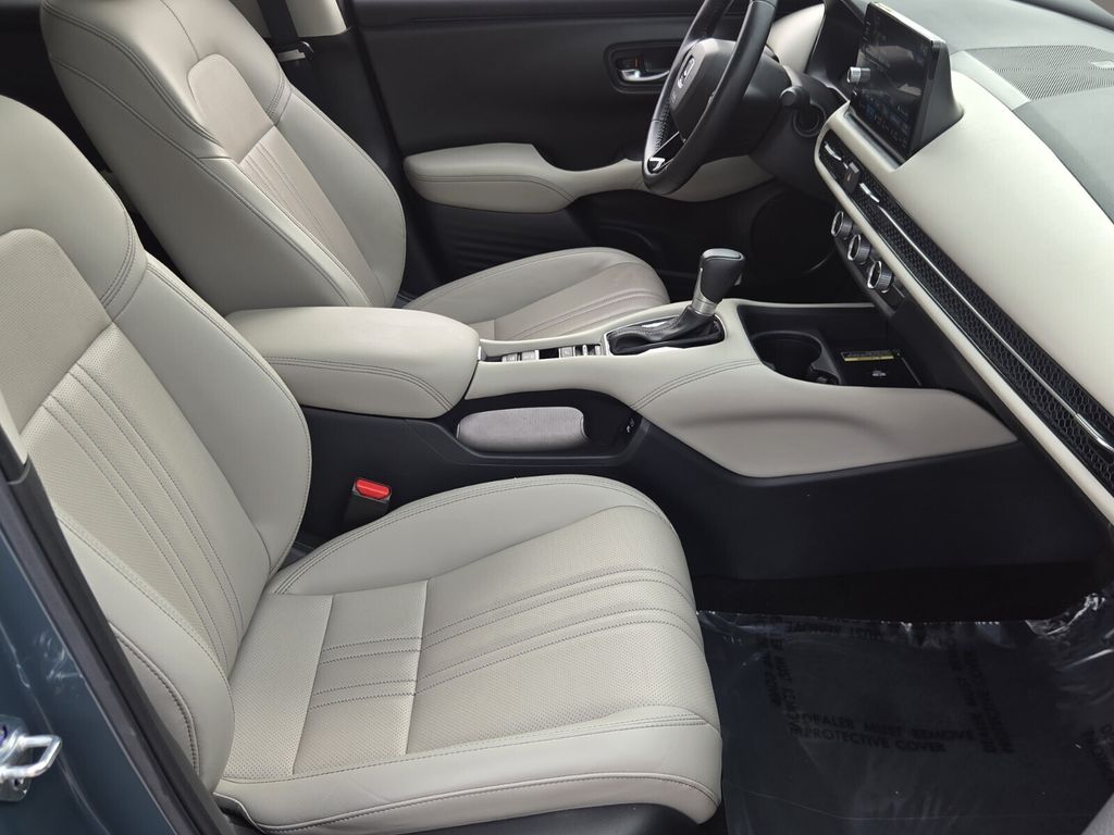 2025 Honda HR-V EX-L - Photo 16