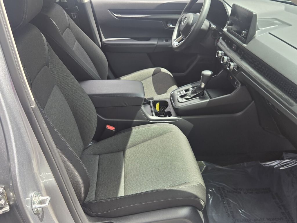 2025 Honda CR-V LX - Photo 16