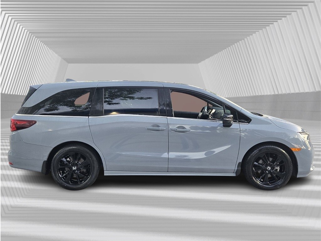 2023 Honda Odyssey Sport photo 2
