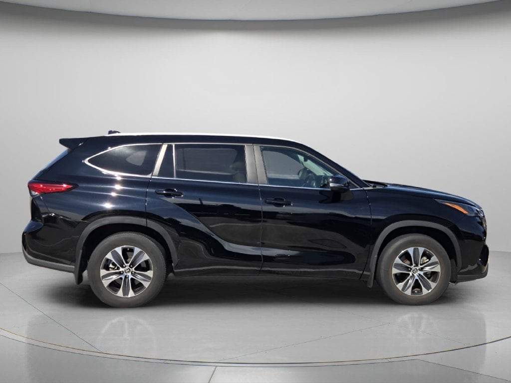 Used 2023 Toyota Highlander XLE SUV