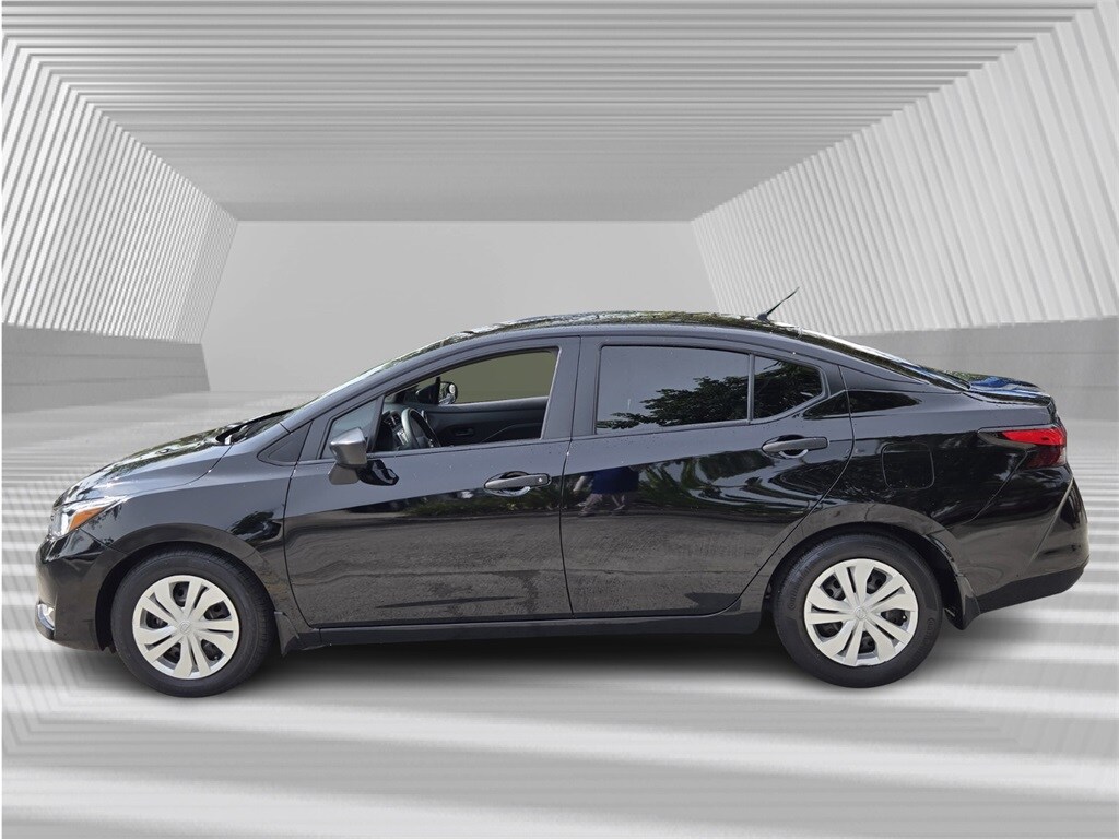 2023 Nissan Versa 1.6 S photo 3