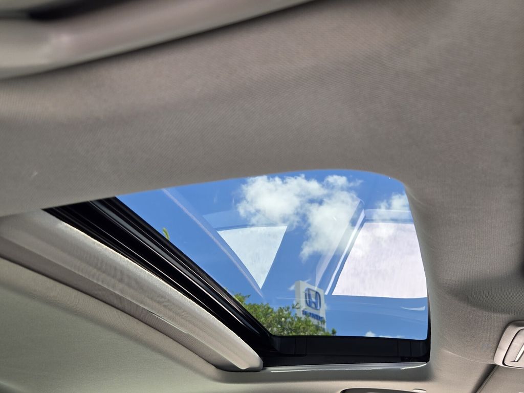 2025 Honda Accord SE - Photo 16