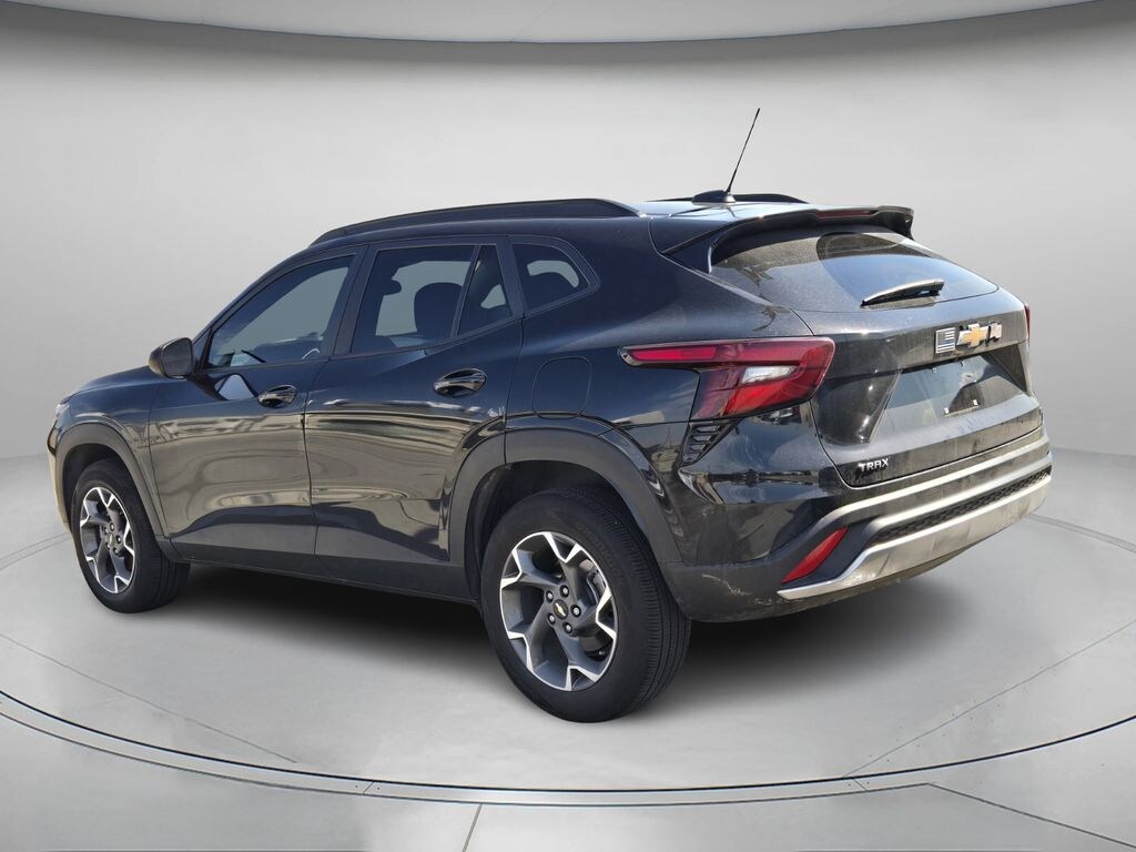 Used 2025 Chevrolet Trax LT SUV