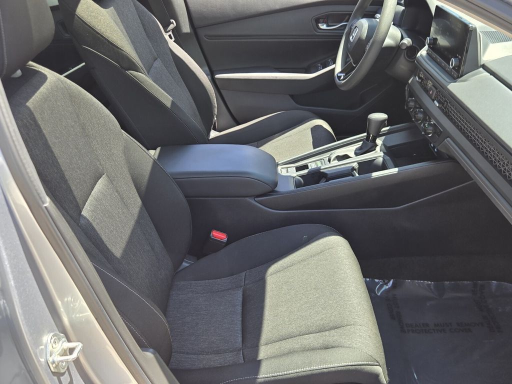 2025 Honda Accord SE - Photo 16