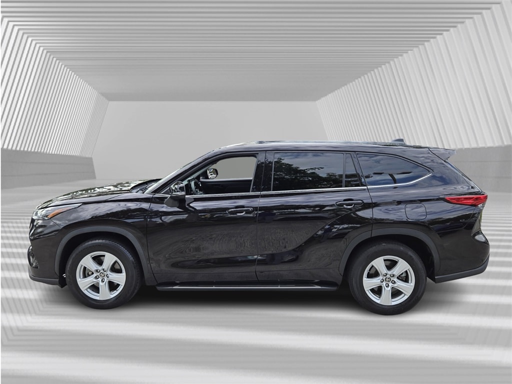 Used 2022 Toyota Highlander L SUV