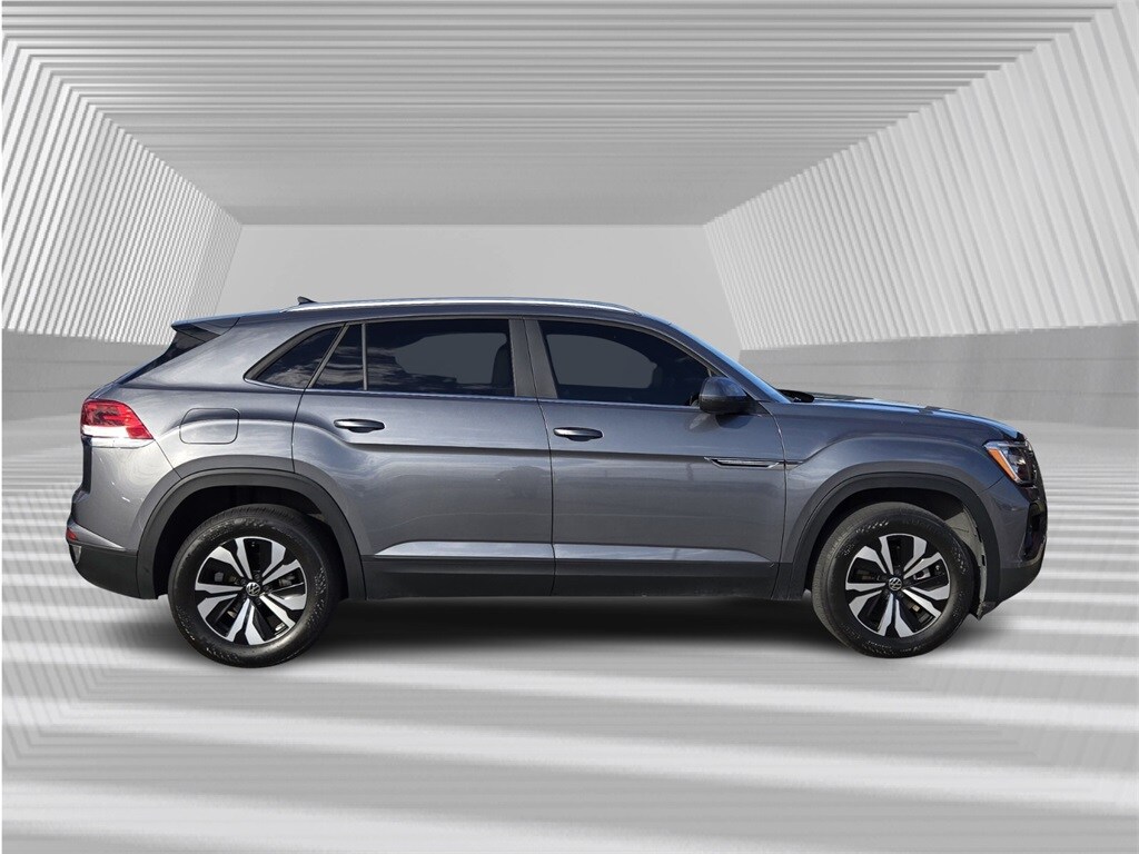 2024 Volkswagen Atlas Cross Sport SE photo 2