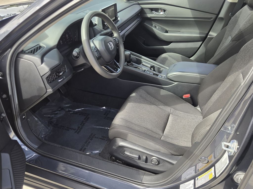2025 Honda Accord SE - Photo 10