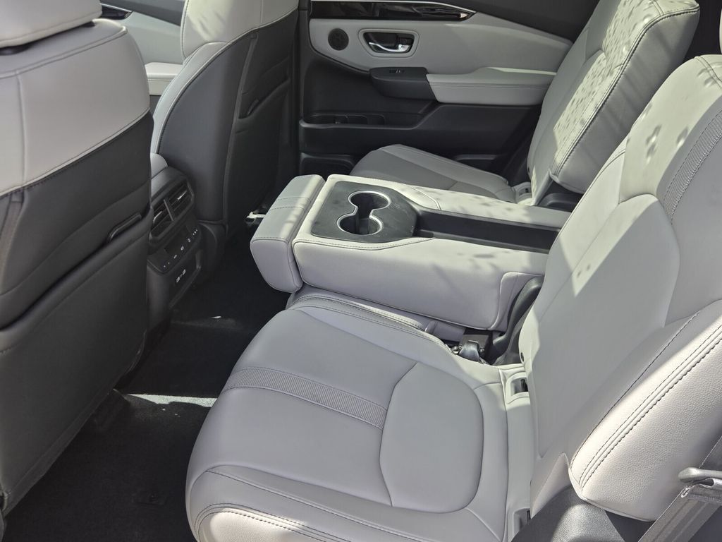 2023 Honda Pilot Touring - Photo 12