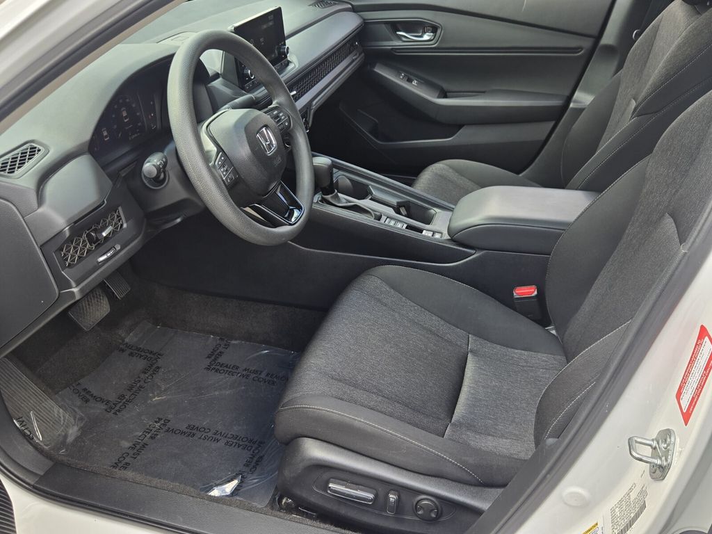 2025 Honda Accord SE - Photo 8