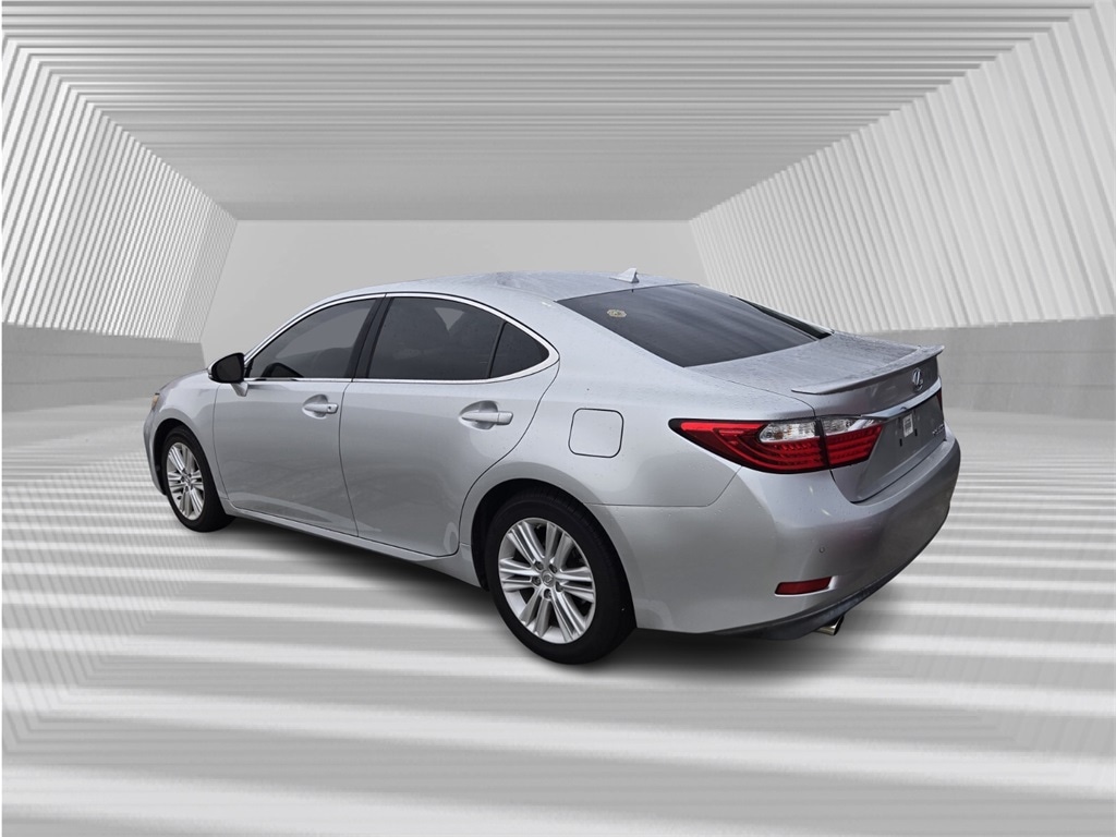 2014 Lexus ES 350 photo 2
