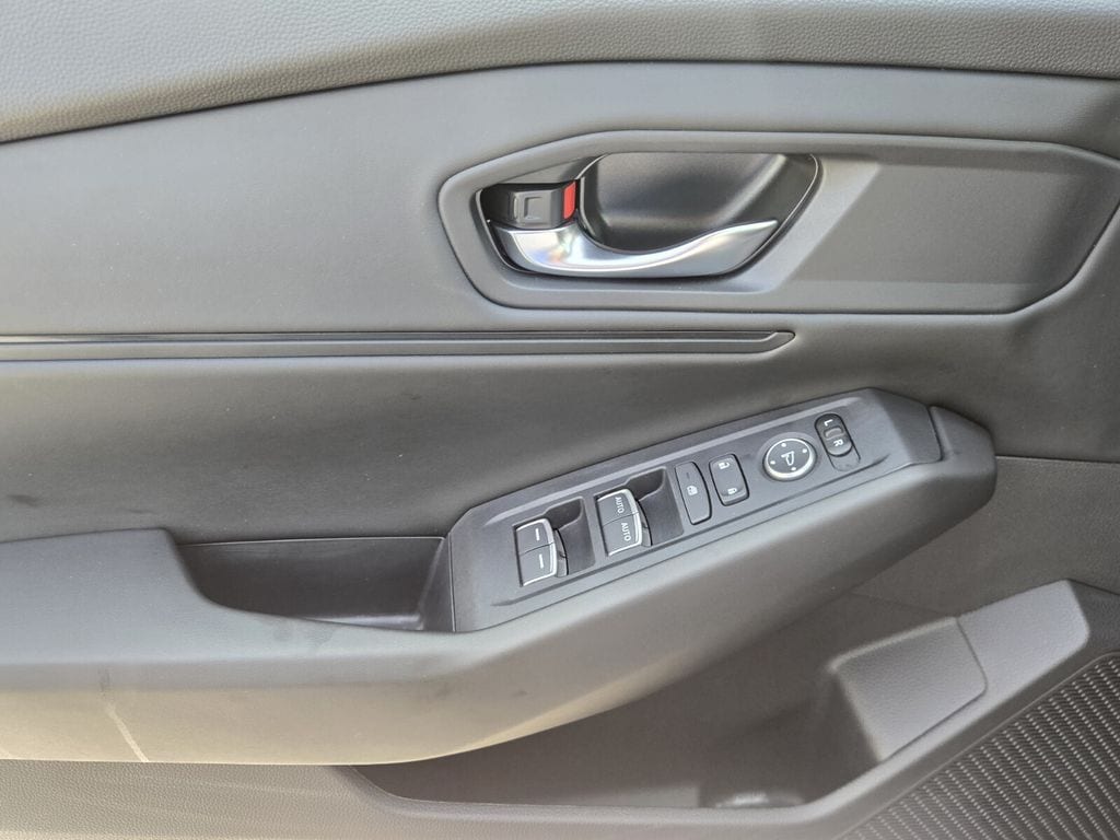 2025 Honda Accord SE - Photo 25