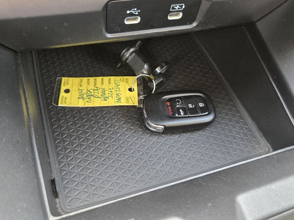 2025 Honda Accord SE - Photo 17