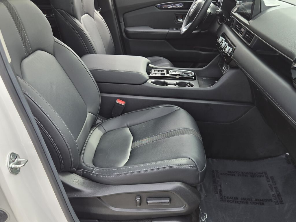 2025 Honda Pilot Touring+ - Photo 18