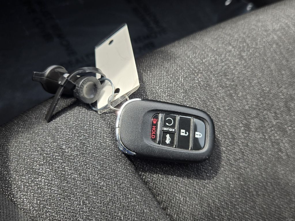 2025 Honda Accord SE - Photo 18