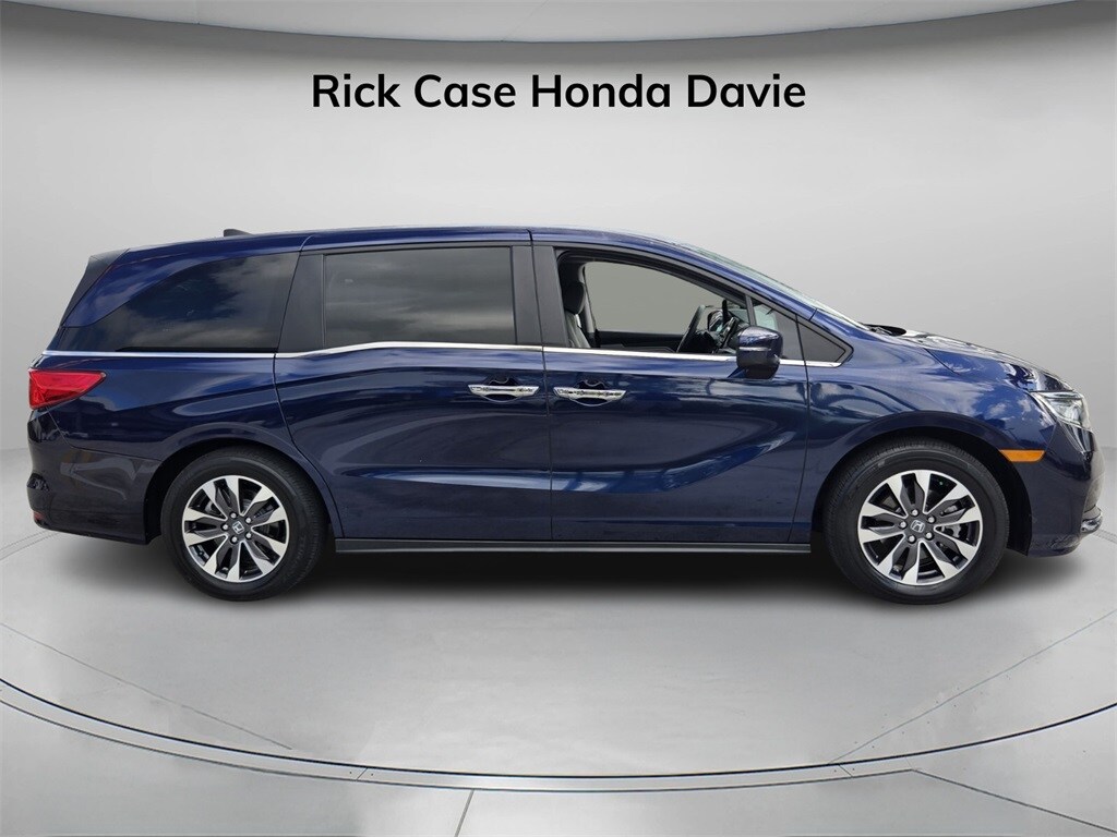 2024 Honda Odyssey EX-L photo 2