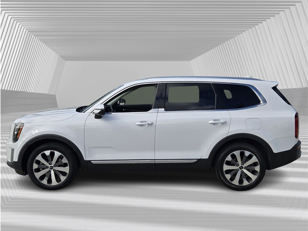 2022 Kia Telluride EX photo 2