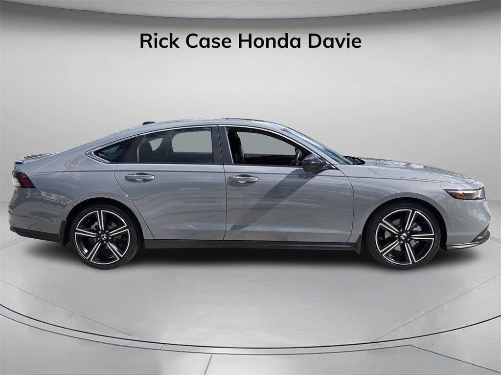 2025 Honda Accord Hybrid Sport photo 2