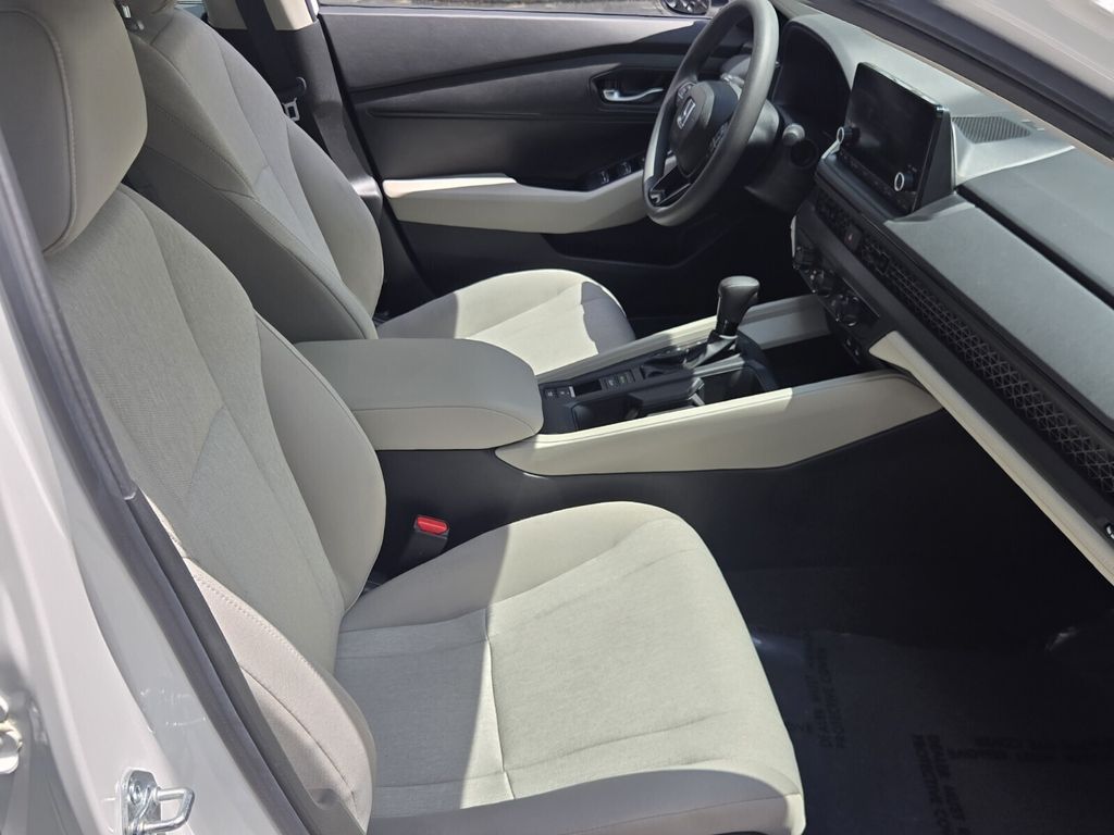 2025 Honda Accord LX - Photo 15