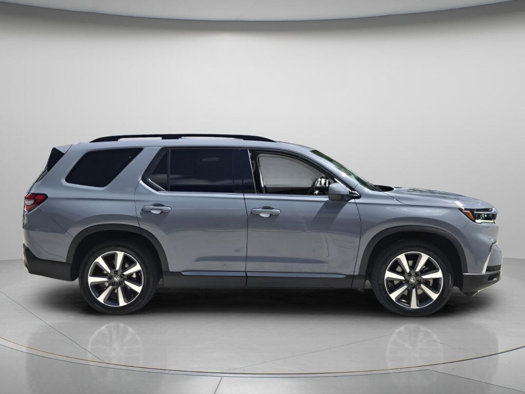 Used 2025 Honda Pilot Touring SUV