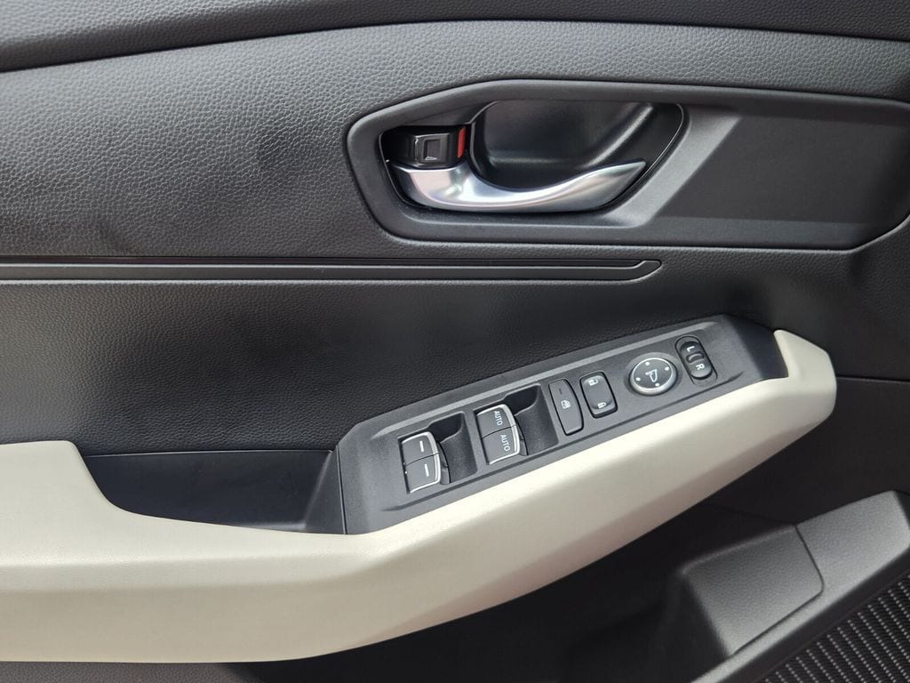 2025 Honda Accord LX - Photo 28