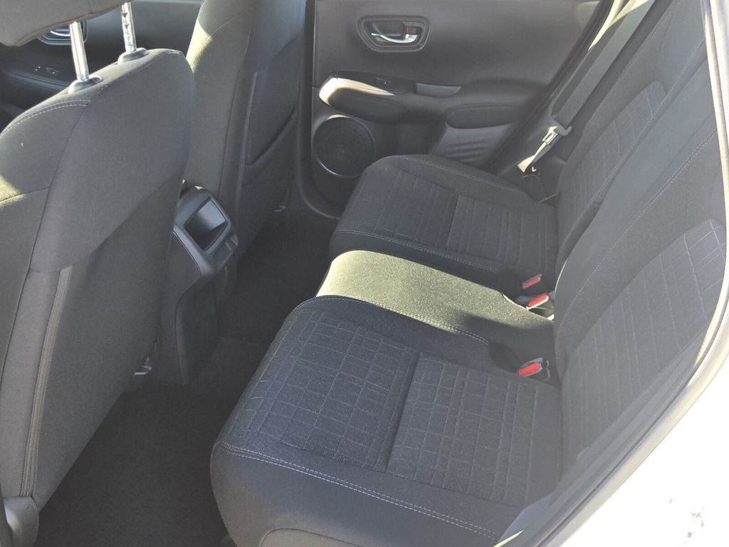 2025 Honda HR-V LX - Photo 12