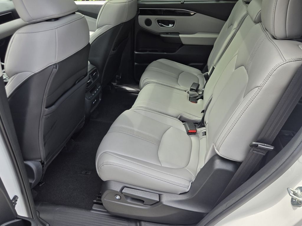 2023 Honda Pilot Touring - Photo 11