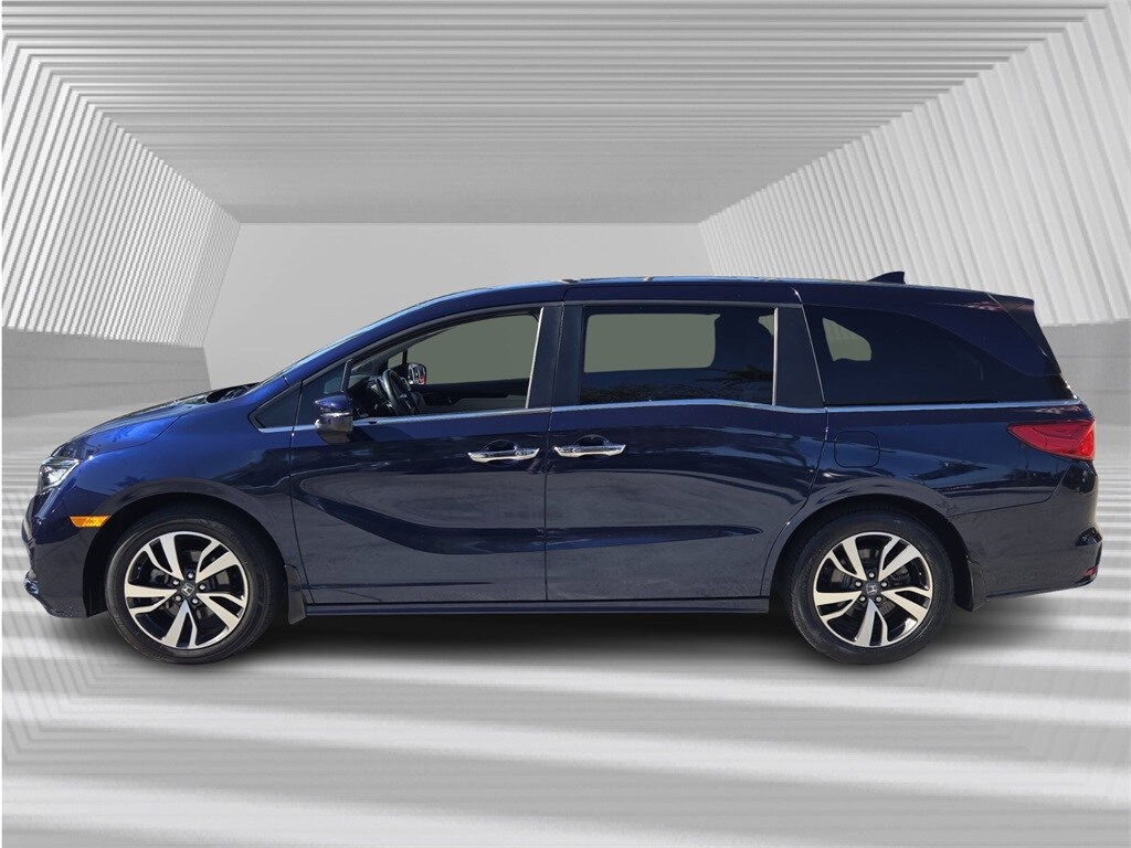 2024 Honda Odyssey Touring photo 3