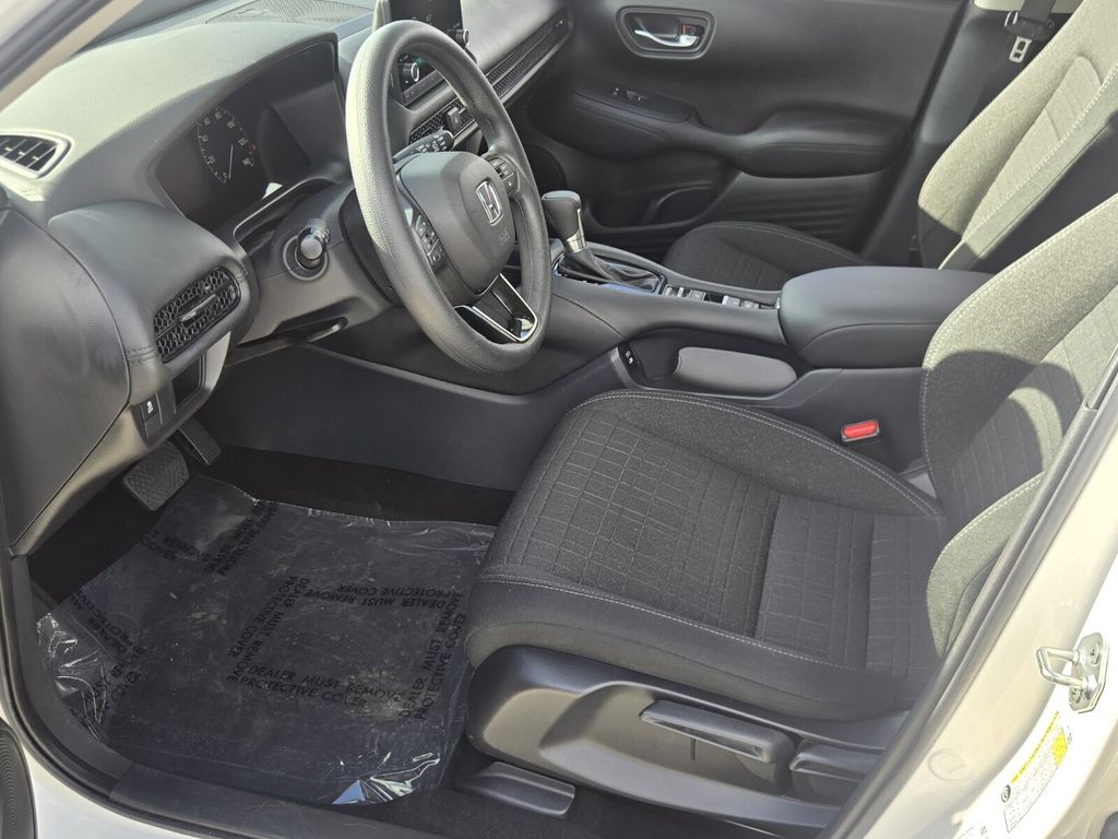 2025 Honda HR-V LX - Photo 11