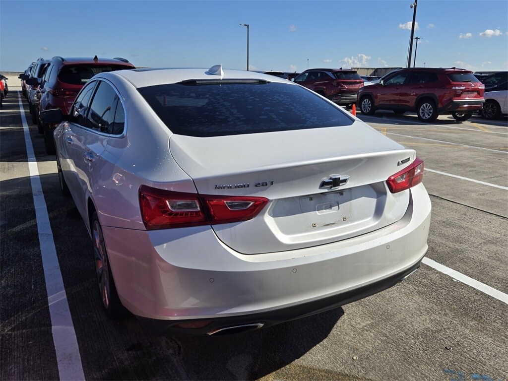 2017 Chevrolet Malibu Premier photo 3