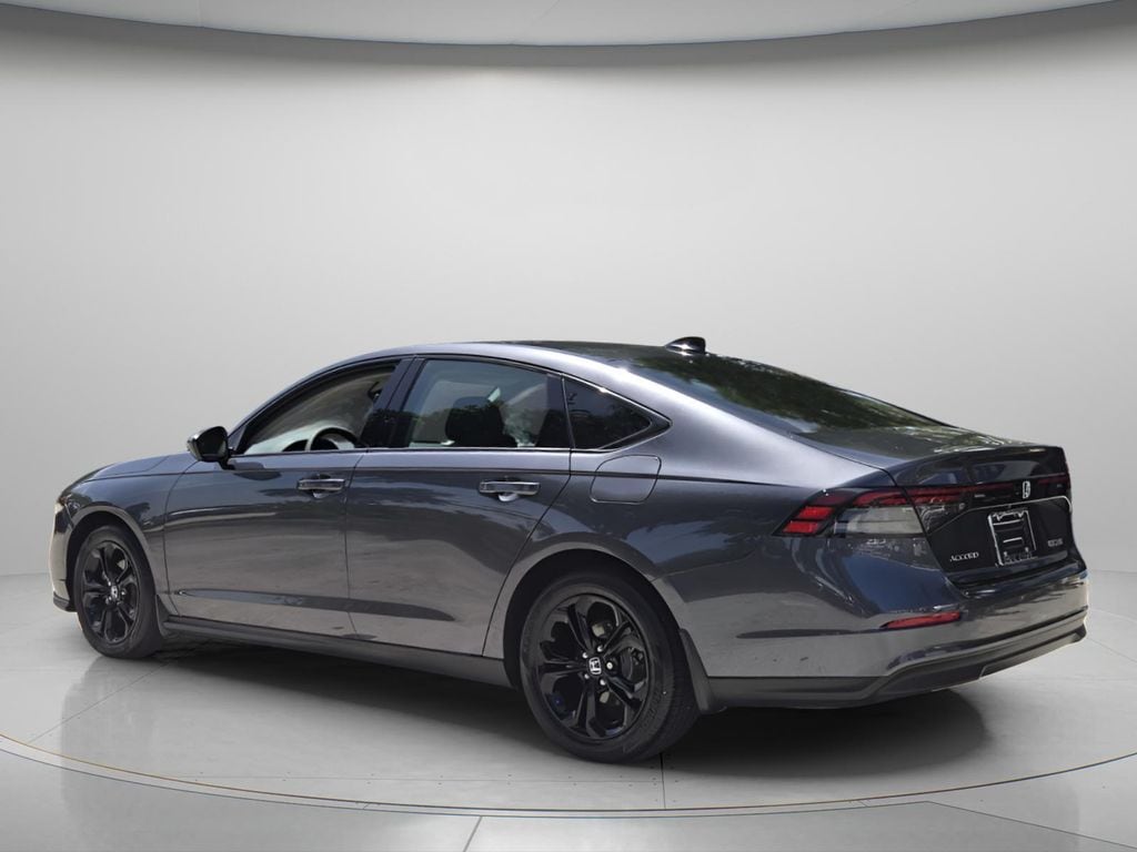 2025 Honda Accord SE - Photo 8