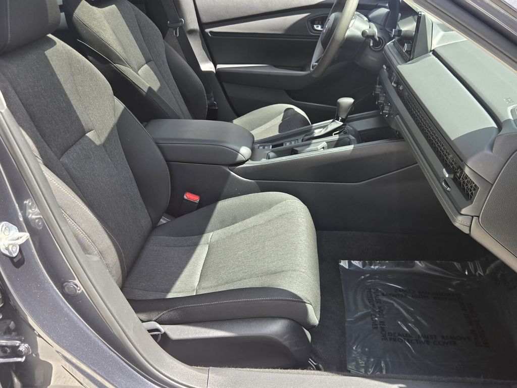 2025 Honda Accord SE - Photo 16