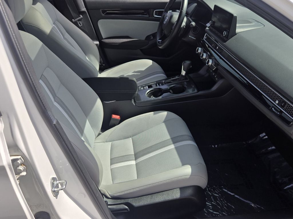2025 Honda Civic Hatchback Sport - Photo 17