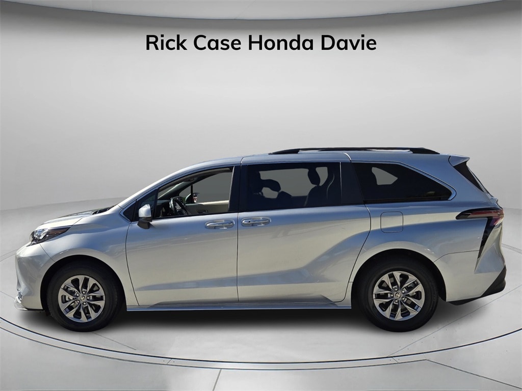 Used 2024 Toyota Sienna XLE Minivan/Van