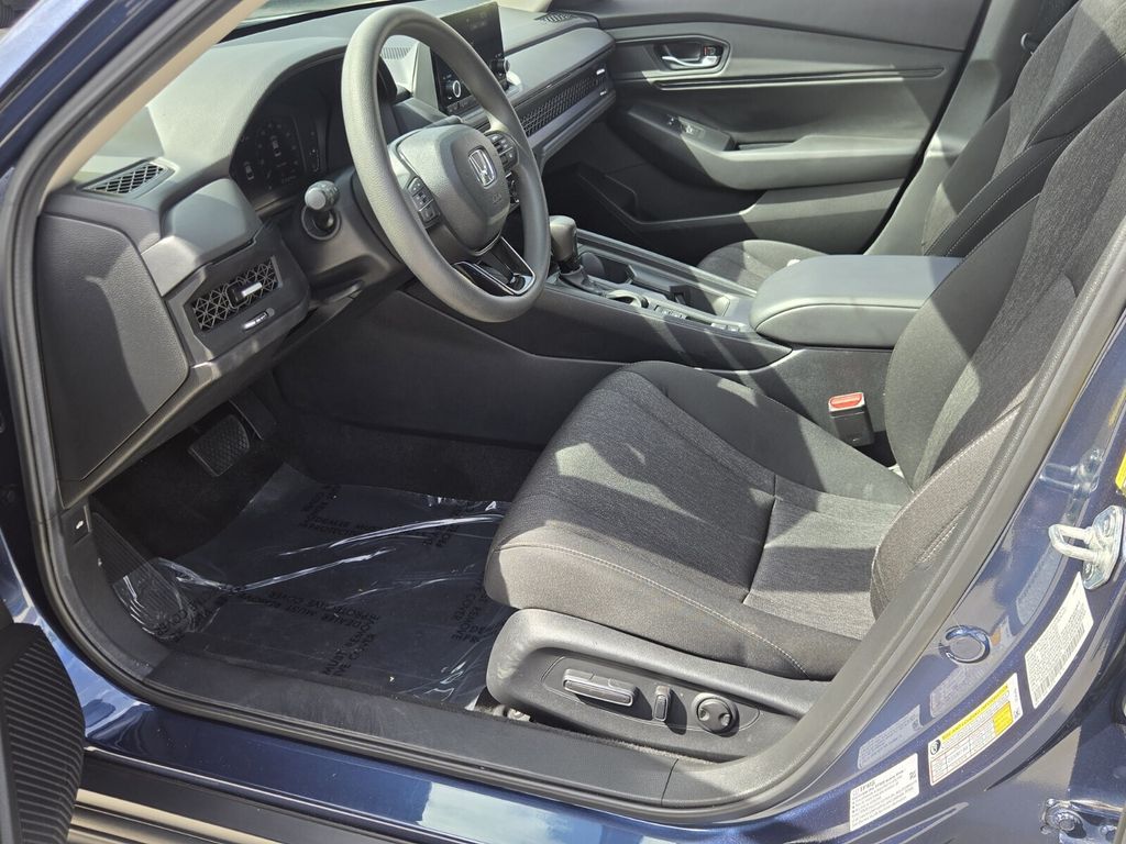 2025 Honda Accord SE - Photo 10