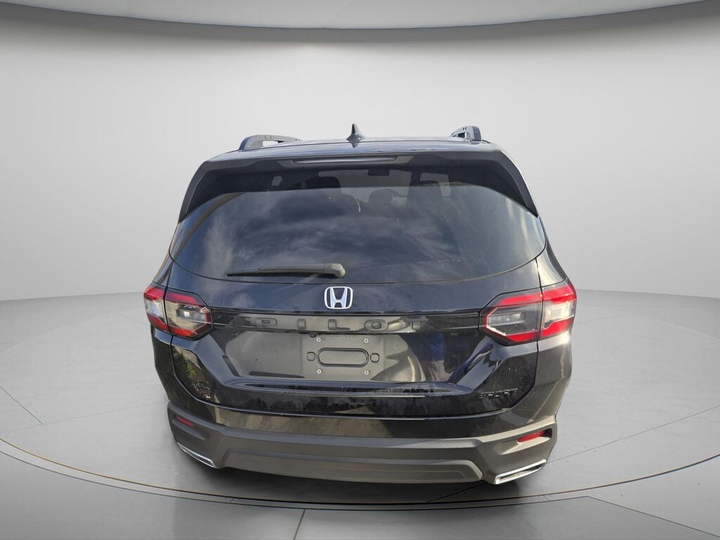 Used 2025 Honda Pilot Sport SUV