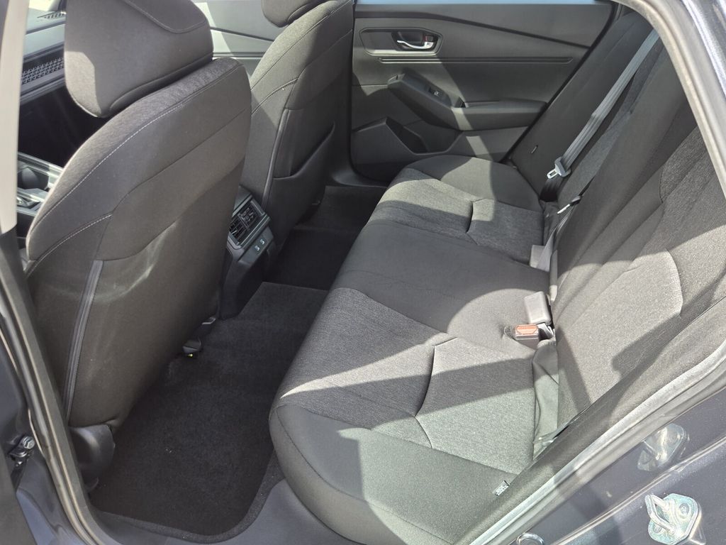 2025 Honda Accord SE - Photo 11
